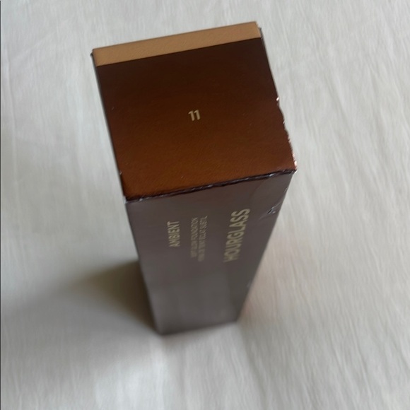 Hourglass Ambient soft glow Foundation-Shade 11 - Picture 4 of 7